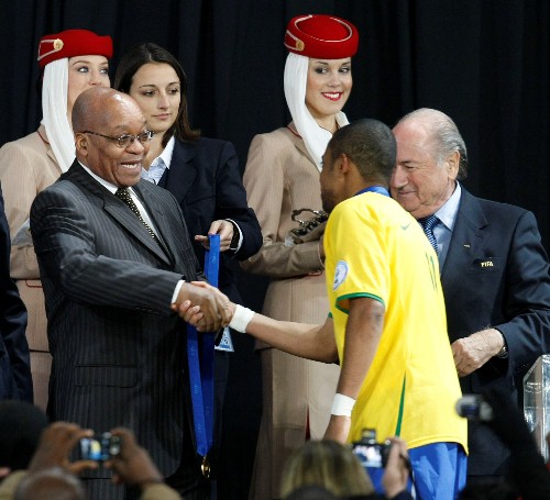 Emirates, patrocinadora oficial da FIFA, inaugura servi�os na �frica do Sul