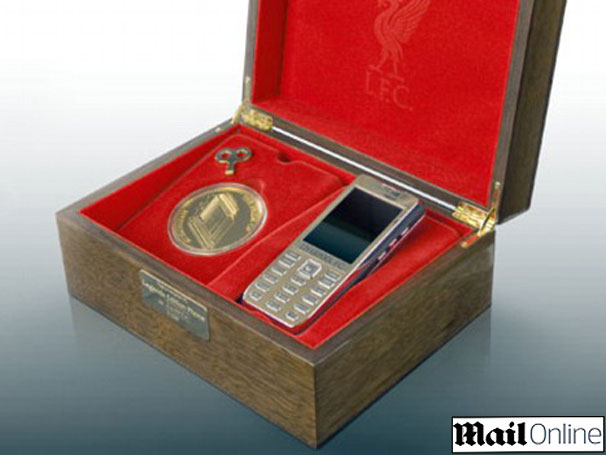 Liverpool lan�a celular coberto de ouro e diamantes no valor de R$: 46,5 mil