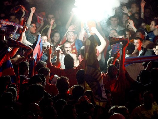 Festa do t�tulo do Barcelona acaba em morte e 45 torcedores presos