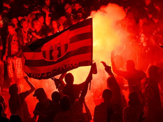 Festa do t�tulo do Barcelona acaba em morte e 45 torcedores presos