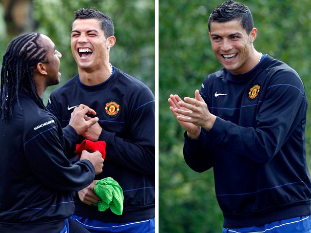 Cristiano Ronaldo esbanja alegria no treino do Manchester United