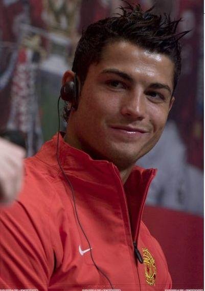 Cristiano Ronaldo afirma: - Jogadores como eu e Kak� valem 100 milh�es de euros