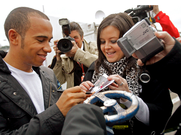 Pilotos da F�rmula 1 testam seus carros