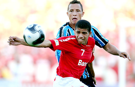 Colorado vence Gre-Nal por 2x1