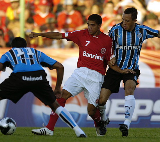 Colorado vence Gre-Nal por 2x1