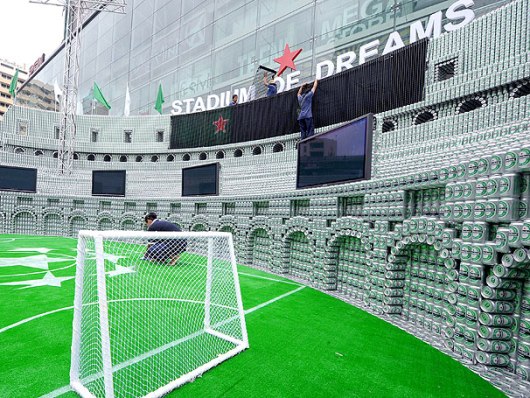 Est�dio � feito com latinhas de cerveja