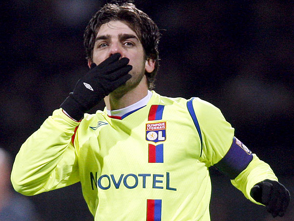 Govou afirma: - Juninho Pernambucano � o maior jogador do Lyon de todos os tempos