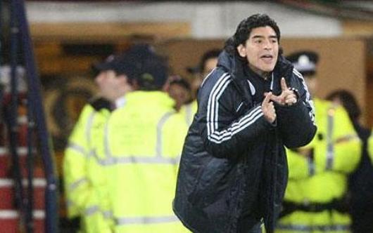 Maradona diz: Estive quase morto