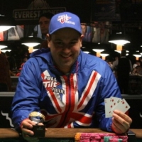 Roland De Wolfe ganha um bracelete e � Tricampe�o