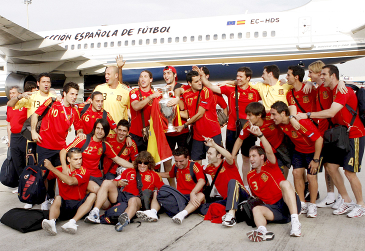 Espanha lidera ranking da Fifa, Brasil cai uma posi��o