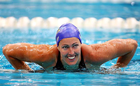 Nadadora Therese Alshammar perde recorde mundial por ter usado dois mai�s