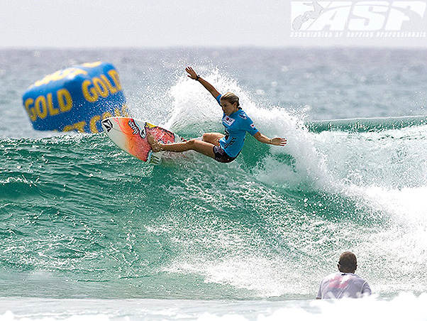 Come�a o WCT feminino na praia de Gold Coast