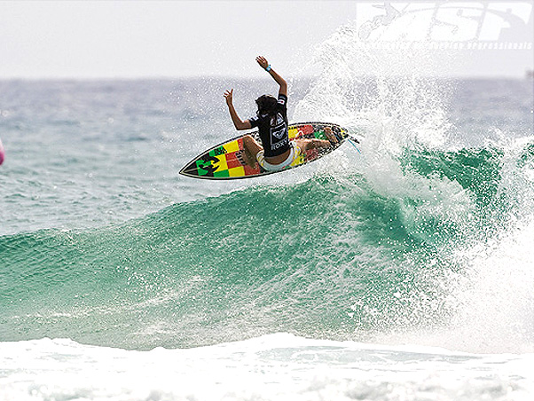 Come�a o WCT feminino na praia de Gold Coast