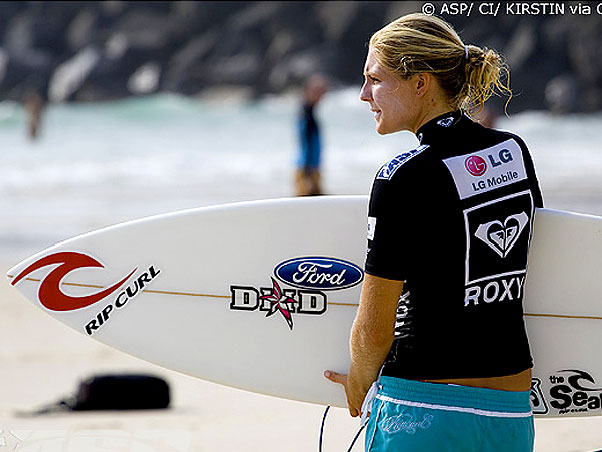 Come�a o WCT feminino na praia de Gold Coast