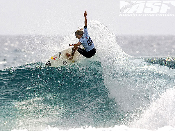 Come�a o WCT feminino na praia de Gold Coast