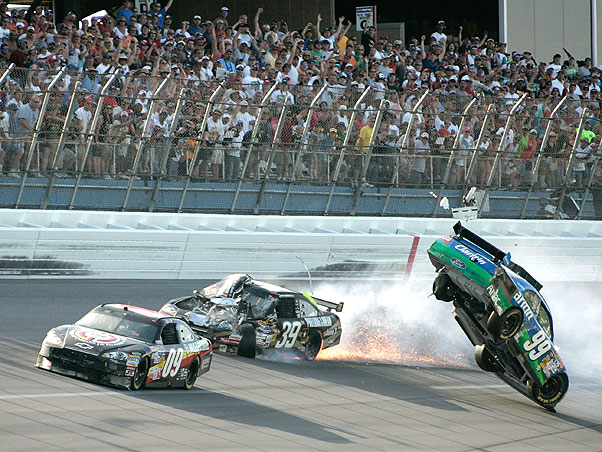 Acidente no GP de Talladega deixa 7 espectadores feridos