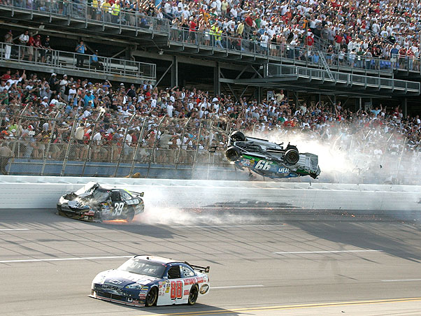 Acidente no GP de Talladega deixa 7 espectadores feridos