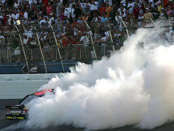 Acidente no GP de Talladega deixa 7 espectadores feridos