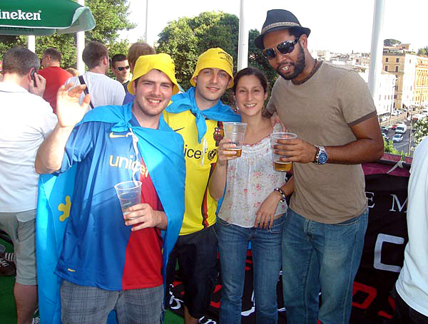 Final da Liga dos Campe�es: Torcedores do Bar�a fazem promessas pelo t�tulo