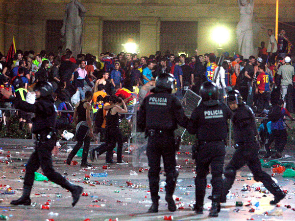 Final da Liga dos Campe�es: Final acaba em trag�dia, torcedor do Manchester United mata 4 barcelonistas