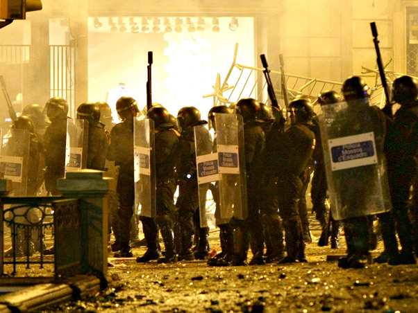 Final da Liga dos Campe�es: Final acaba em trag�dia, torcedor do Manchester United mata 4 barcelonistas