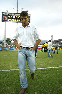 Cai um gigante do futebol brasileiro: Vasco � rebaixado