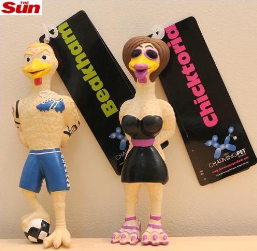 O casal Beckham vira brinquedinho para cachorro