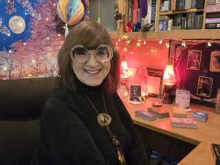 LoveDrNikkiOranum Psychic chat room